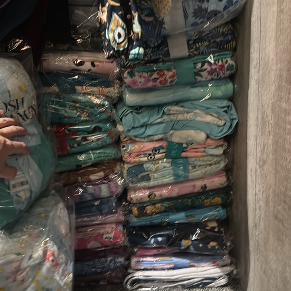 Meet your Posher, Lauren - Picture 4 of 4